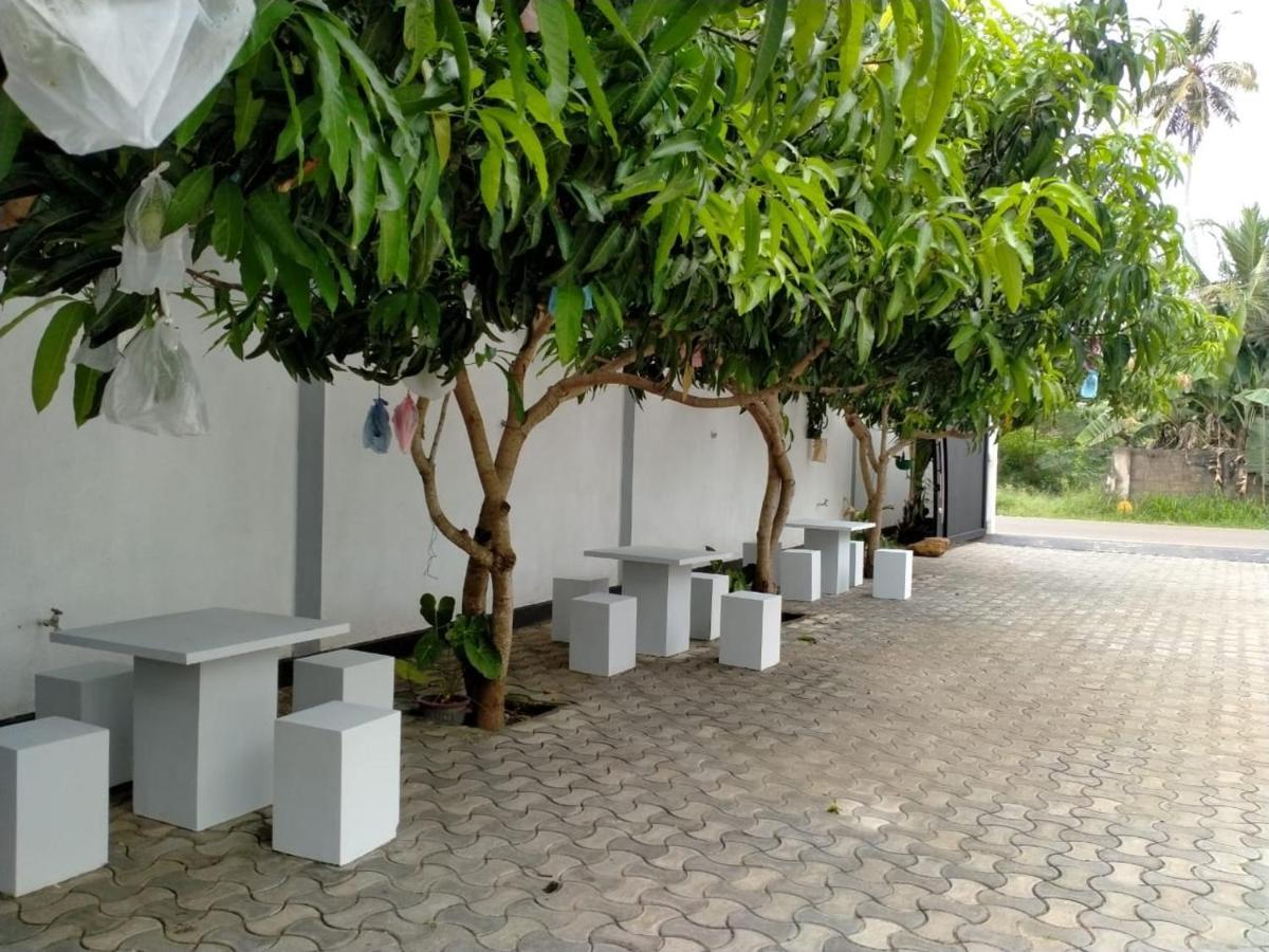 Holidays Hotel Nainamadama Экстерьер фото