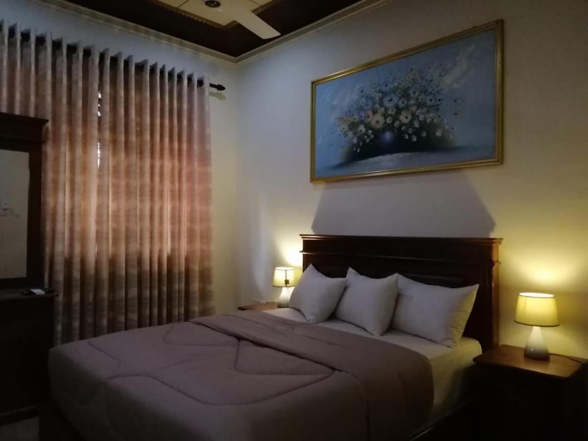 Holidays Hotel Nainamadama Экстерьер фото