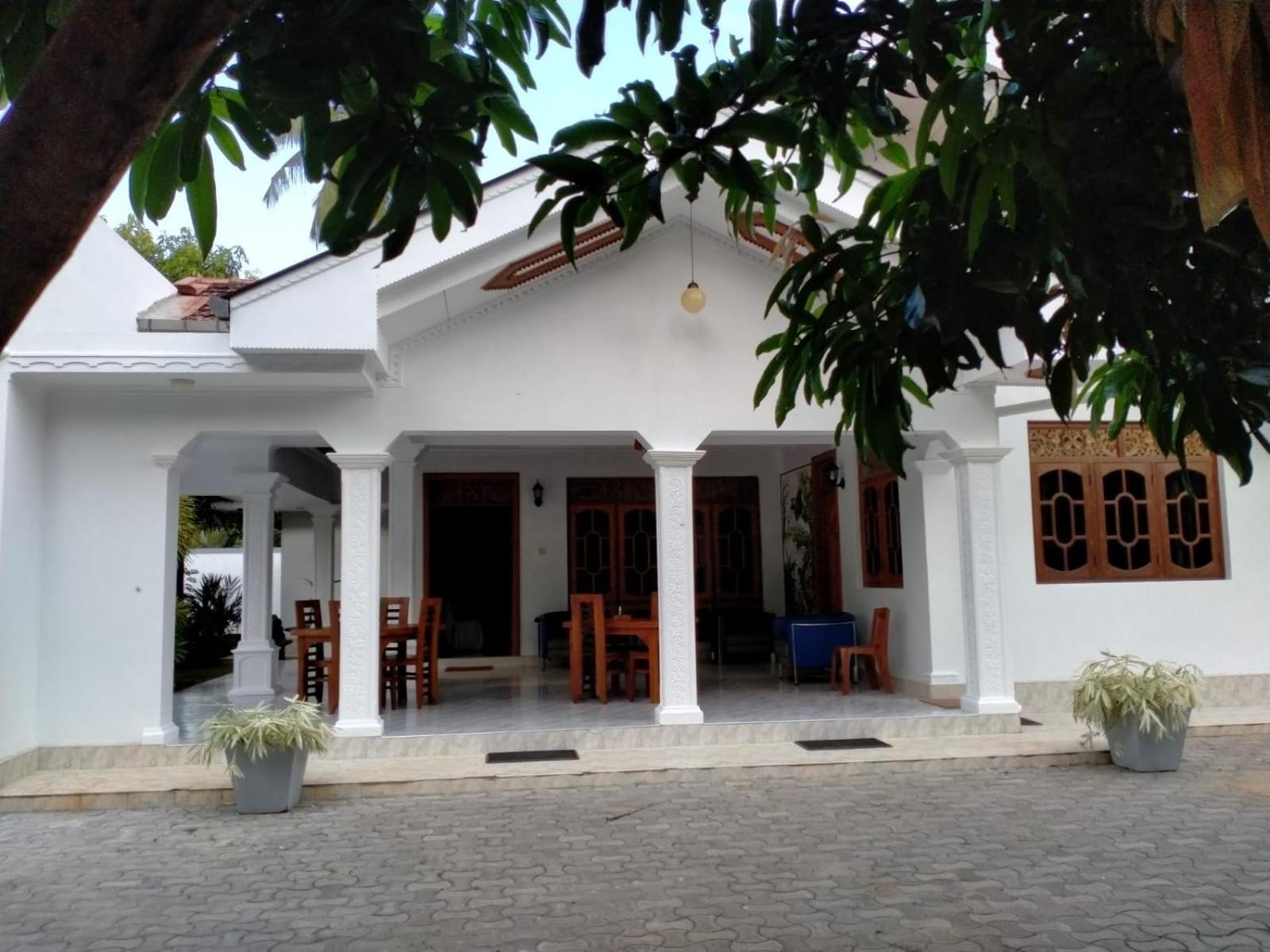 Holidays Hotel Nainamadama Экстерьер фото