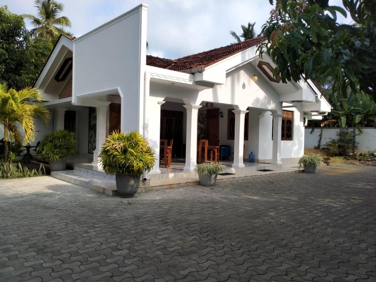 Holidays Hotel Nainamadama Экстерьер фото
