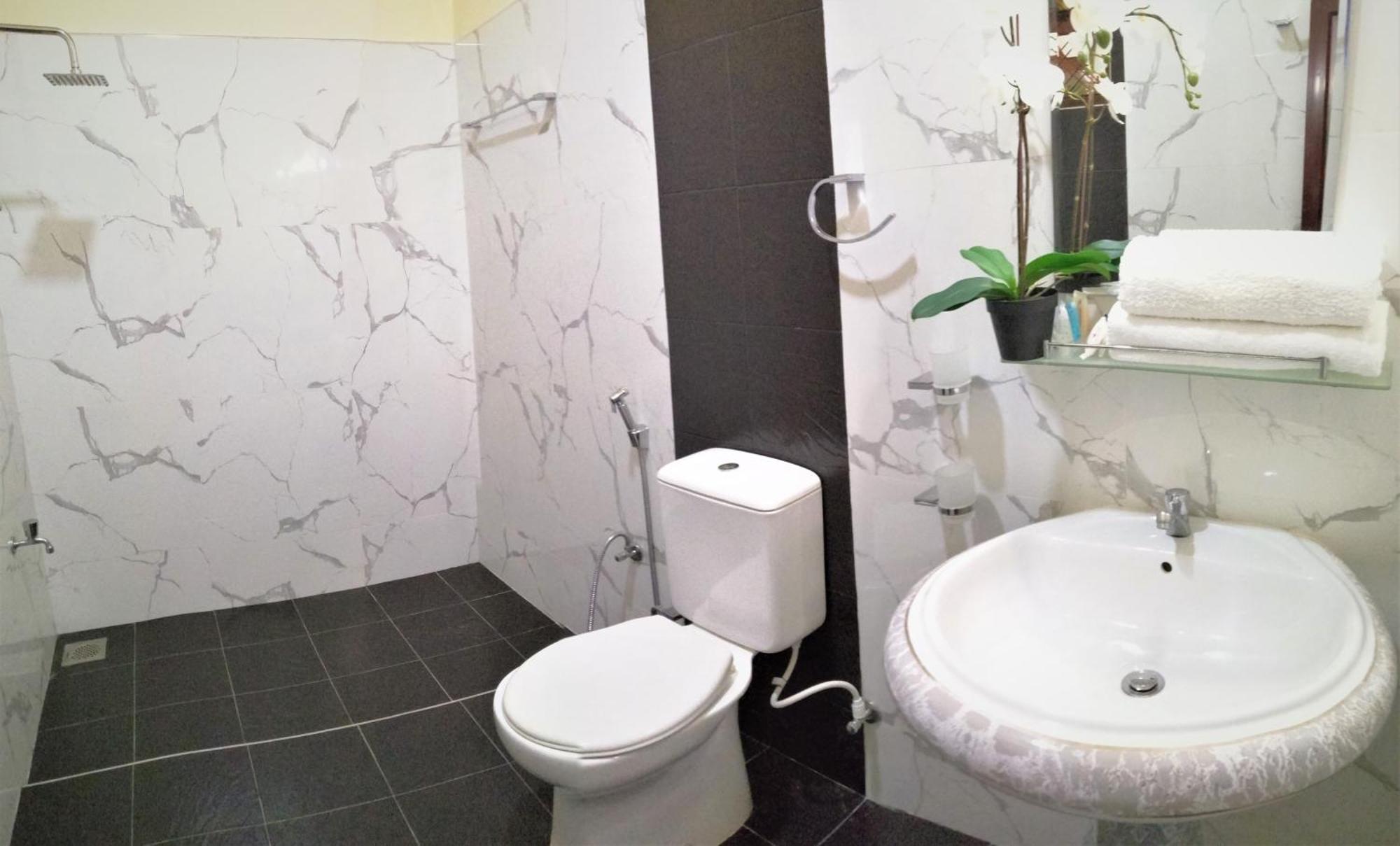 Holidays Hotel Nainamadama Экстерьер фото
