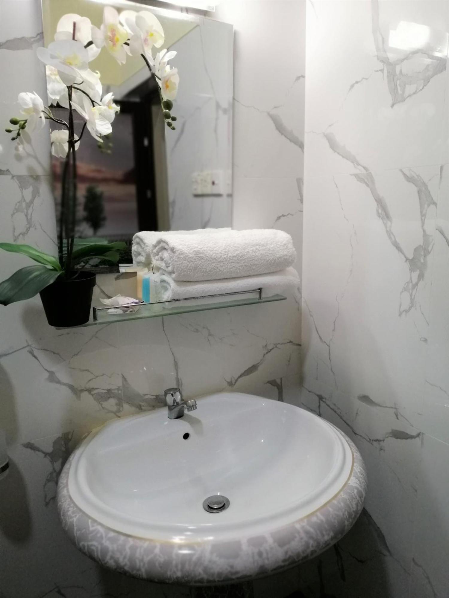 Holidays Hotel Nainamadama Экстерьер фото