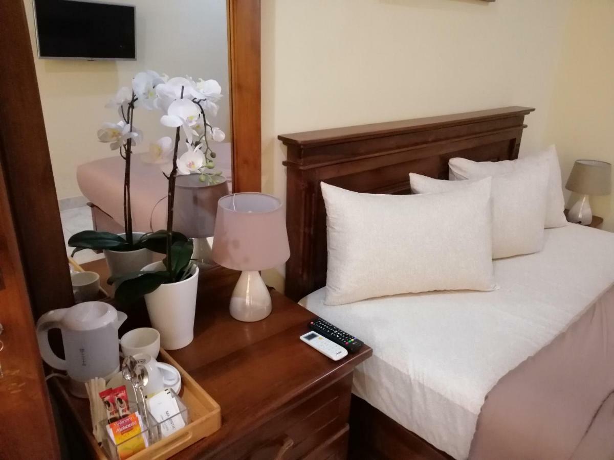 Holidays Hotel Nainamadama Экстерьер фото